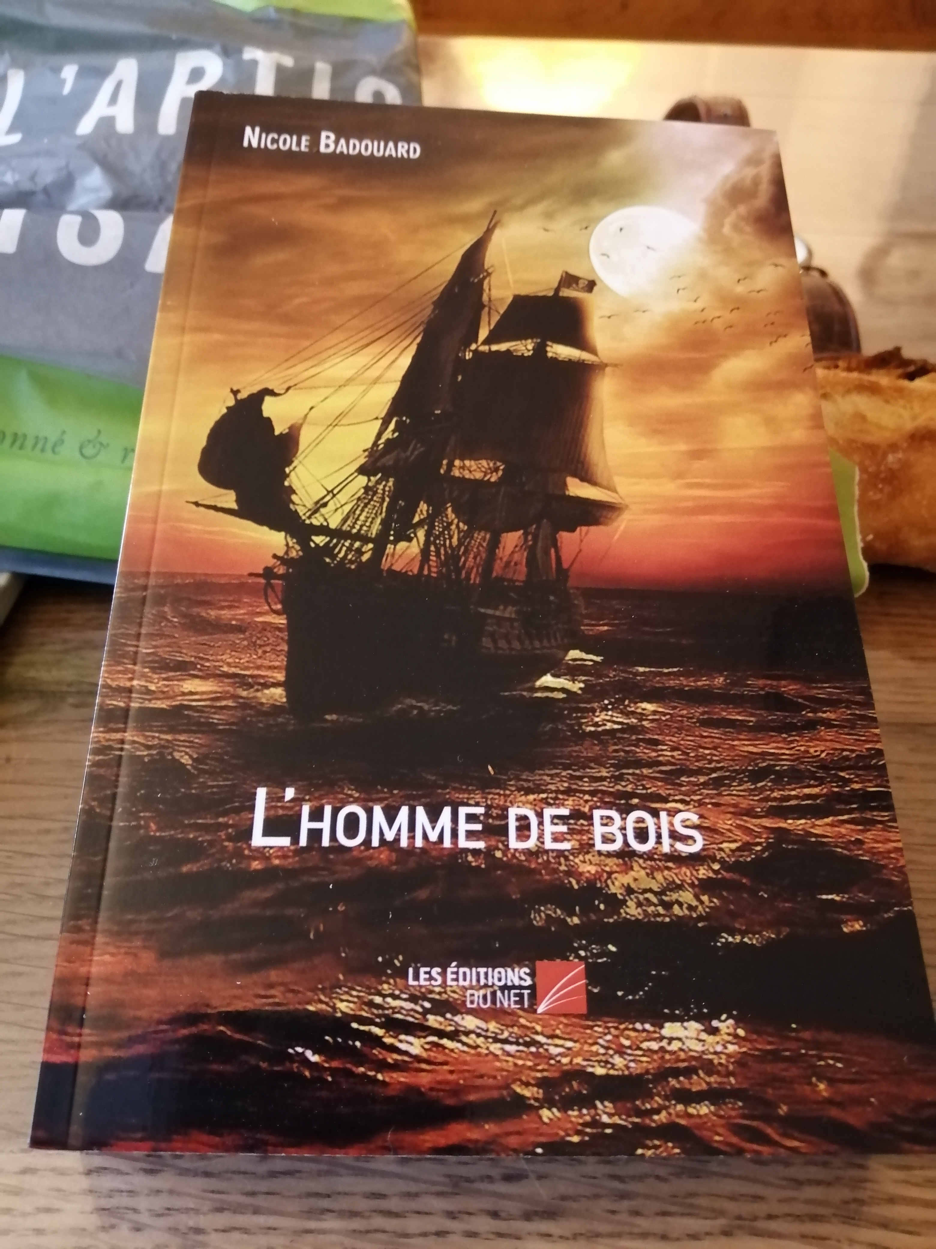 également présent toute l'année à la librairie "a plus d'un titre" a honfleur