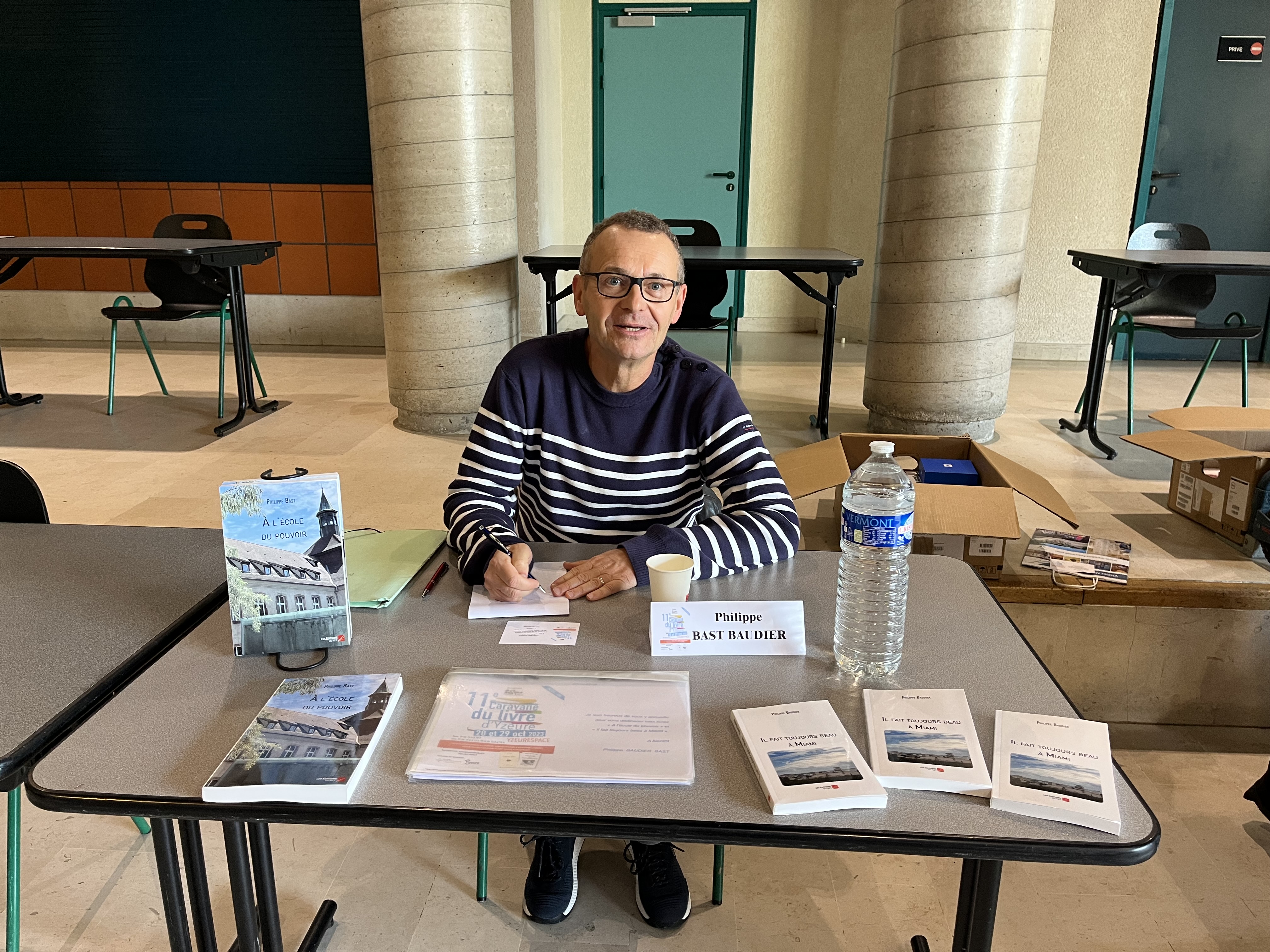 Dédicace de « À l’école du pouvoir » par Philippe Bast Baudier le 15 décembre après-midi à Sciences Po Strasbourg.